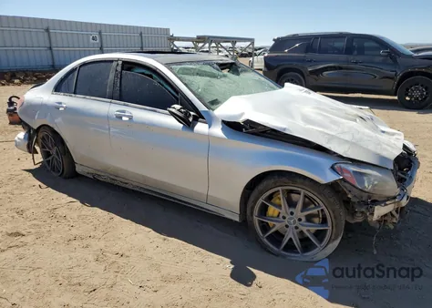 2015 Mercedes-Benz C 300 4Matic из США, поврежденный, VIN 55SWF4KBXFU015564